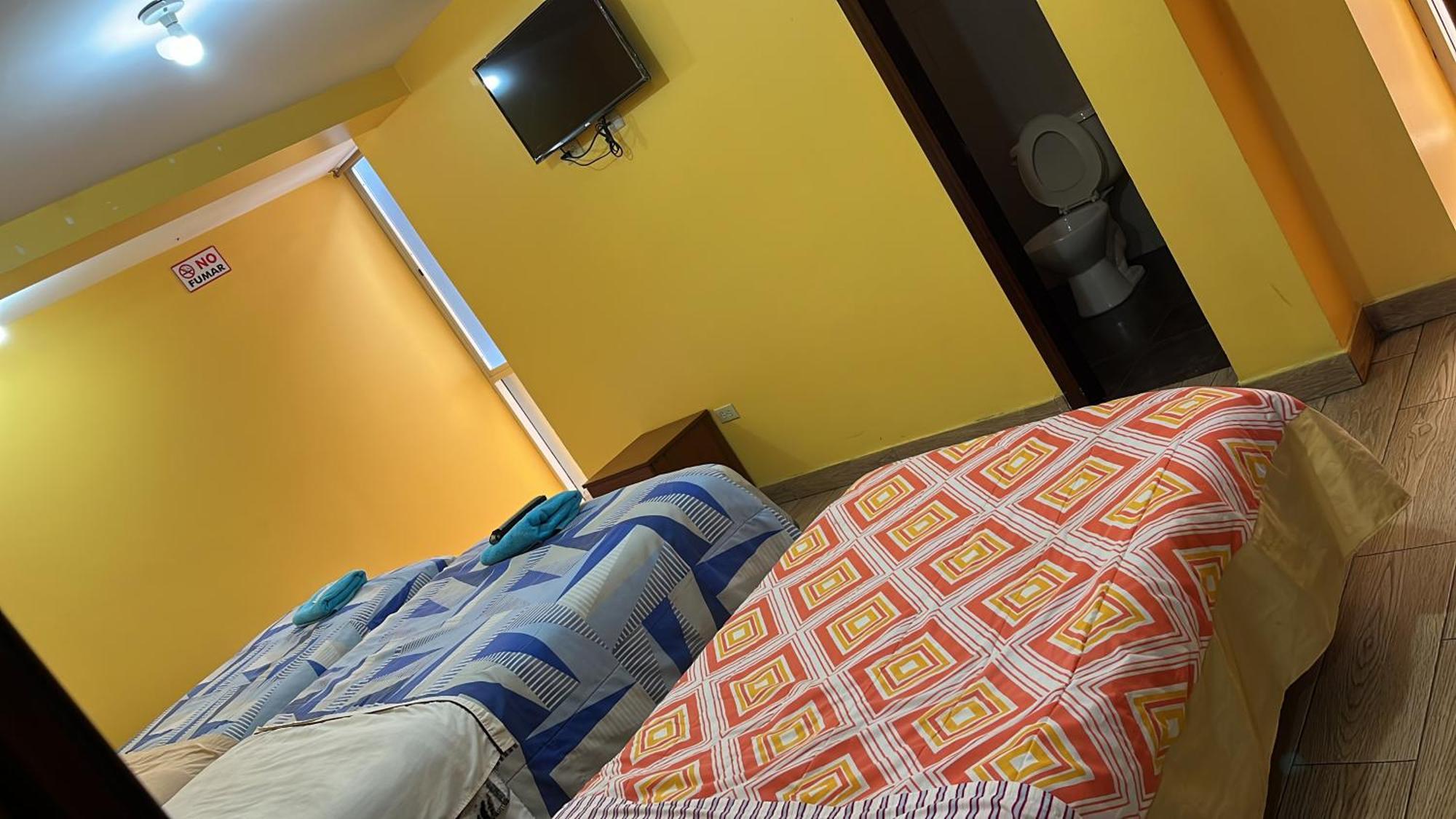 Hotel Residencial Miraflores Loja Buitenkant foto