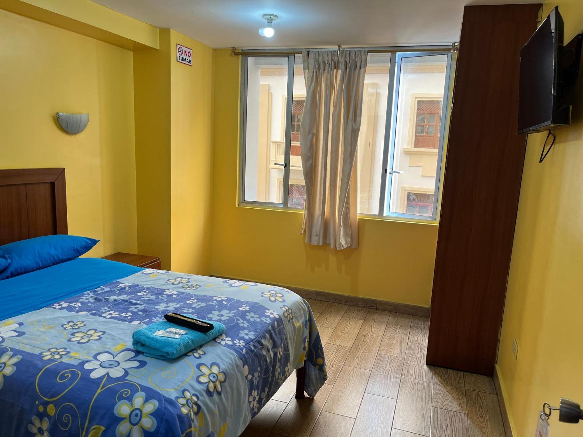 Hotel Residencial Miraflores Loja Buitenkant foto